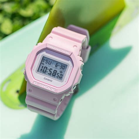 casio g-shock dw-5600sc-4 1