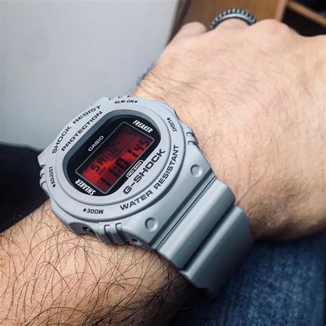 casio g-shock dw-5700sf-1 1