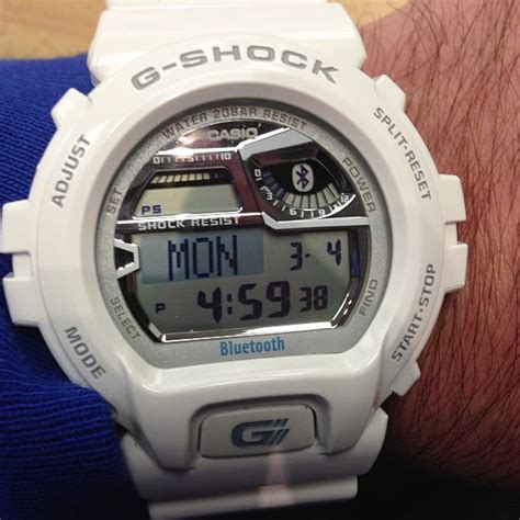 casio g-shock gb-6900aa-7-lyons 4